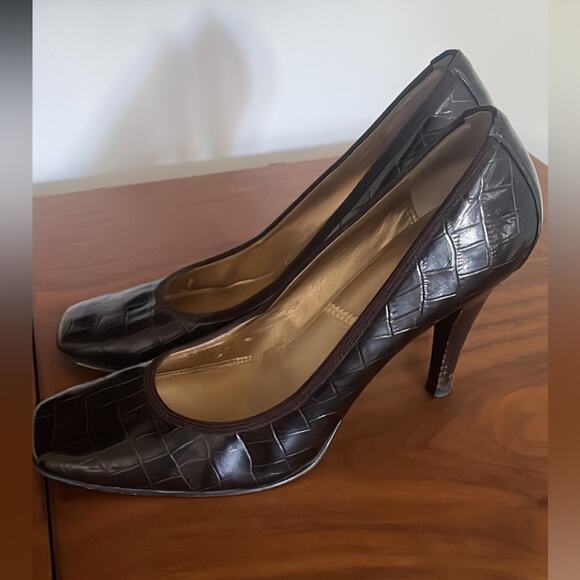 Tahari Enya women's high heels size 7.5. Brown snakeskin. - Picture 3 of 10